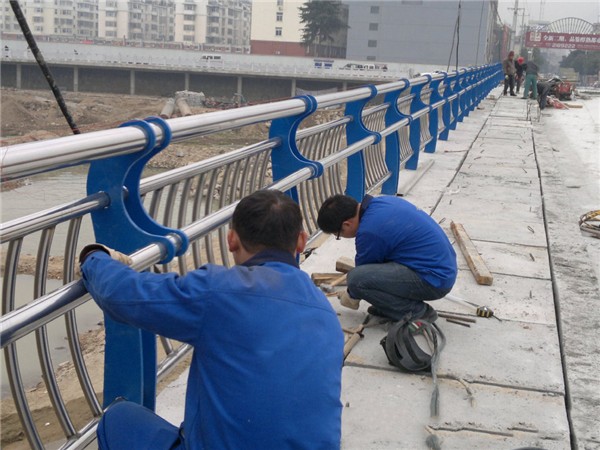 北屯不锈钢桥梁护栏除锈维护的重要性及其方法